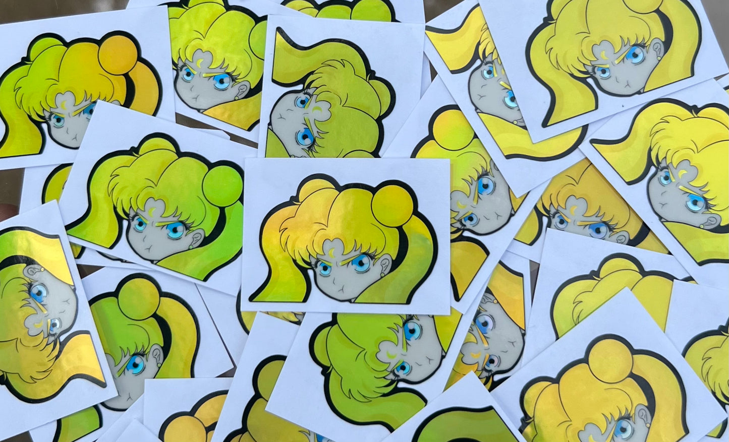 Mini moon holographic peeker